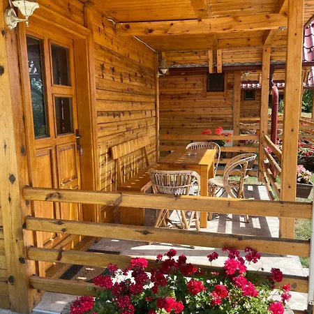 Drveni Raj Uvac سينيتشا